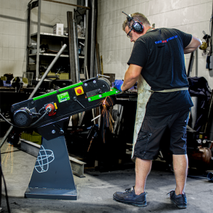 Eggenberg Bandschleifmaschine für Metall IBS75 – 75 x 2000mm – 3000W – 400V + GRATIS 2x Zirkonium-Schleifband - K60 & K80 – Bild 3