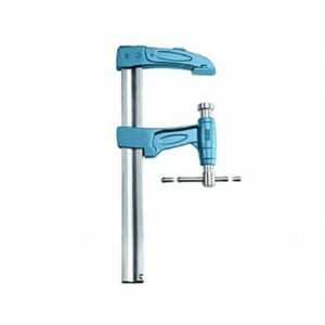 Eigenschaften Urko - 4003-P Super Extra - Leimzwinge mit Spindel und geschlossenem Schmiersystem - nicht drehbare Spannkappe EXTREM HOHE SPANNKRAFT Neues ergonomisches Design Anwendung: staubige Umgebung, Schweiß- und Klebeprojekte und im Freien Mechanismus mit Lagern Nietfreie Befestigung der Gusszwinge (patentiert) Extrem starke gezahnte Spannführung aus Stahl mit gehärteter Bremse für totale Kontrolle Schraubsystem mit Trapezgewinde (weniger Kraft, mehr Druck) Feste Stahlklammerkappe (dreht sich nicht während der Fixierung, was Schäden verhindert) Selbstschmierend durch geschlossenes System Die Abmessungen (a, b und c) sind in der technischen Zeichnung in den Abbildungen zu finden